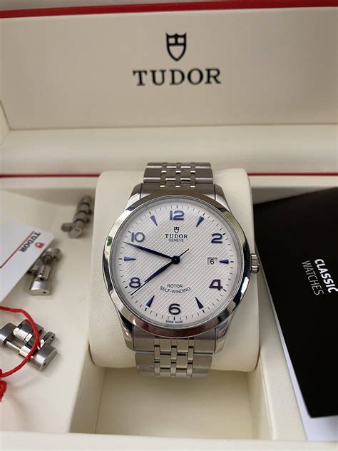 tudor 1926 opaline